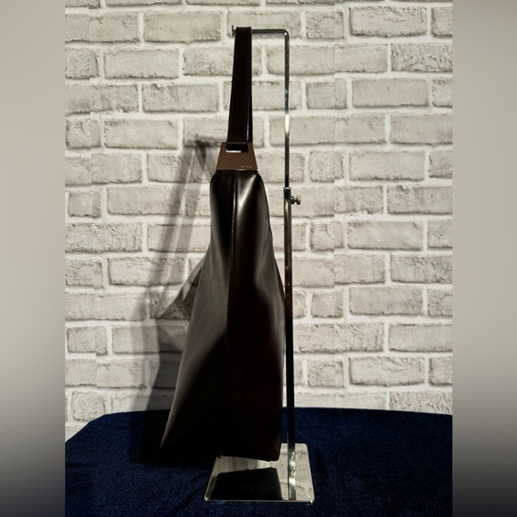 💎GUCCI Mahogany Leather V Cut Shoulder - Picture 4 of 12